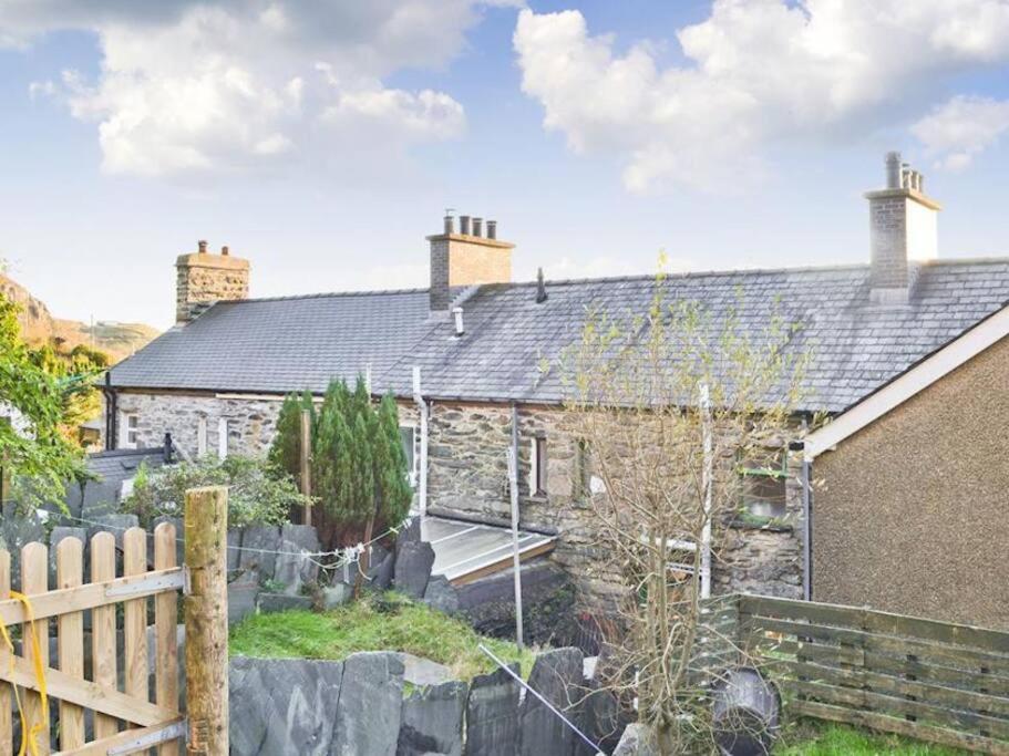 Cosy Terrace Cottage Built Into The Mountain Side. Blaenau Ffestiniog Eksteriør bilde