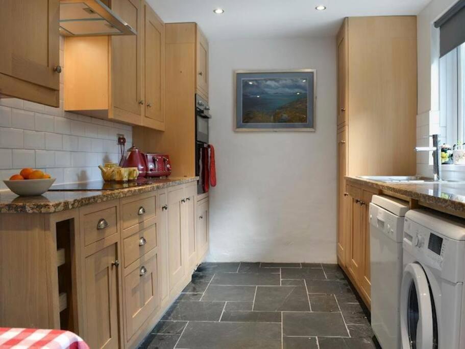 Cosy Terrace Cottage Built Into The Mountain Side. Blaenau Ffestiniog Eksteriør bilde