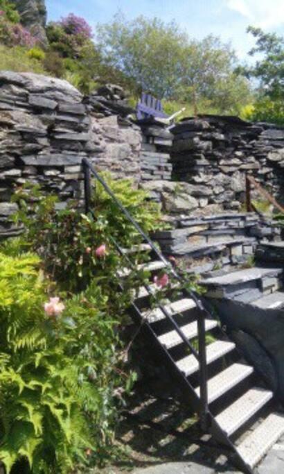 Cosy Terrace Cottage Built Into The Mountain Side. Blaenau Ffestiniog Eksteriør bilde